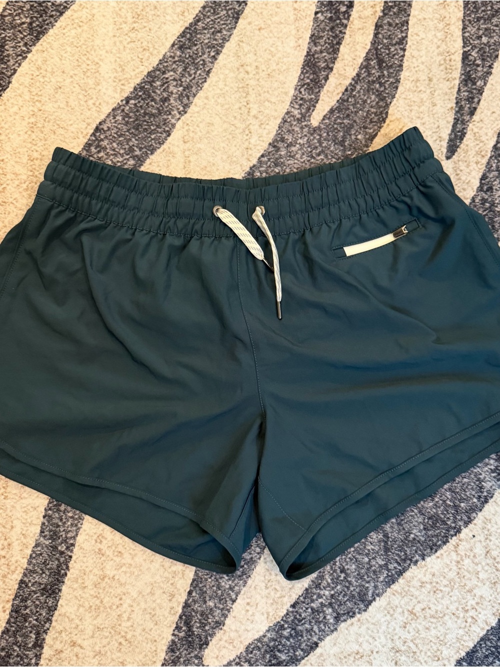 Vuori Women's Clementine 4" Short 2.0 Dark Teal Size L NWOT